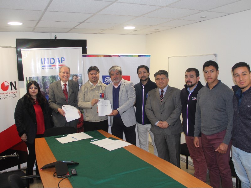 INDAP fortalecerá comercialización de productores mediante trabajo especializado de la Universidad Santo Tomás
