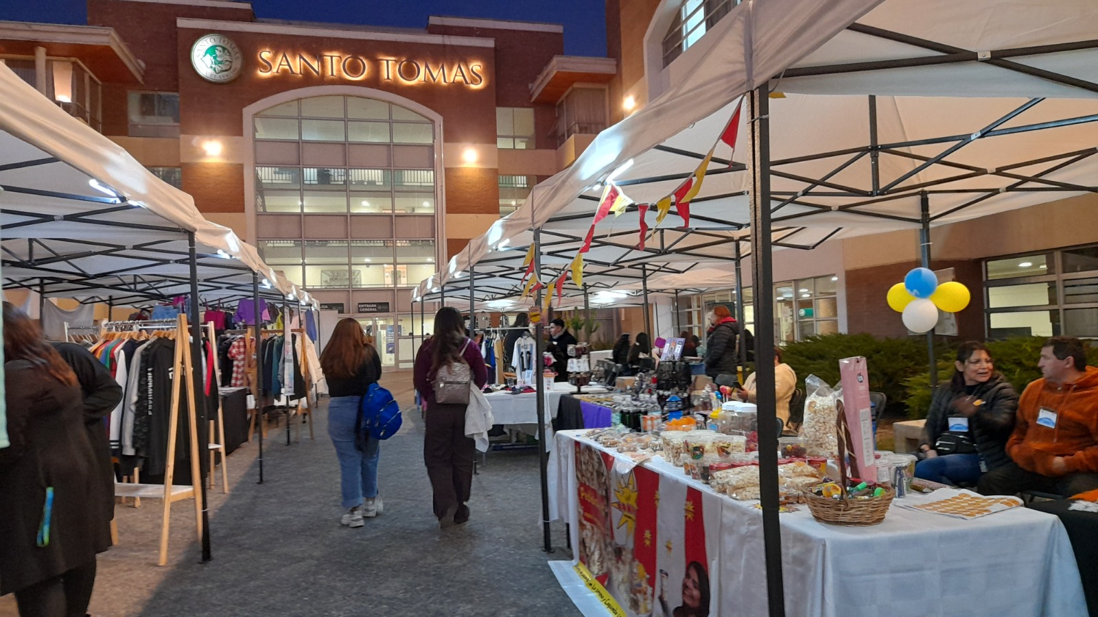 Área de Administración desarrolla un exitosa Feria de Emprendimiento en Santo Tomás La Serena